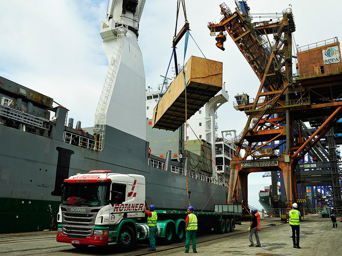 Movimentação de cargas no Porto de Paranaguá