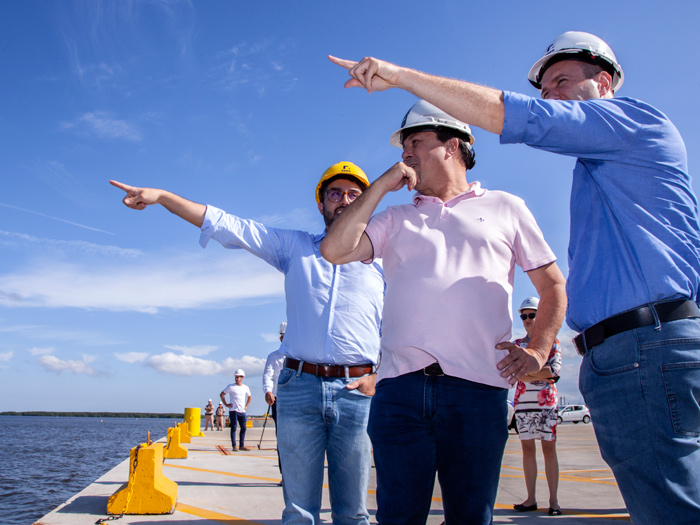 Autoridades no Porto de Paranaguá